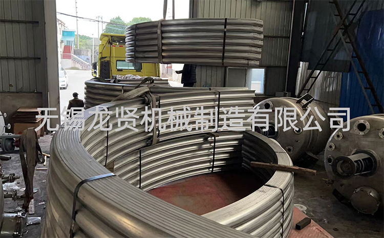 封頭上半管碰見接管怎么繞？